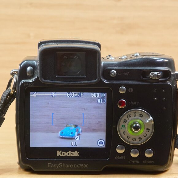 Kodak EasyShare DX7590 5 MP 10x Optical Zoom Digital Camera - Picture 5 of 8